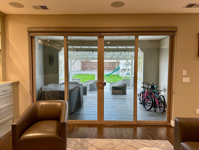 Building Photo - Beautiful home with large backyard in Mountain House