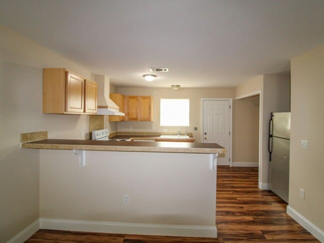 Building Photo - 123 Meadows Ln