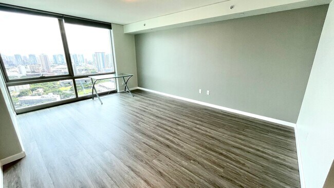 Building Photo - LUXURY DOWNTOWN PENTHOUSE w/ PANORAMIC VIE...