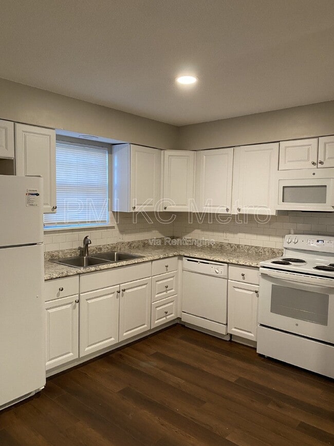 Building Photo - 1508 E Leona St