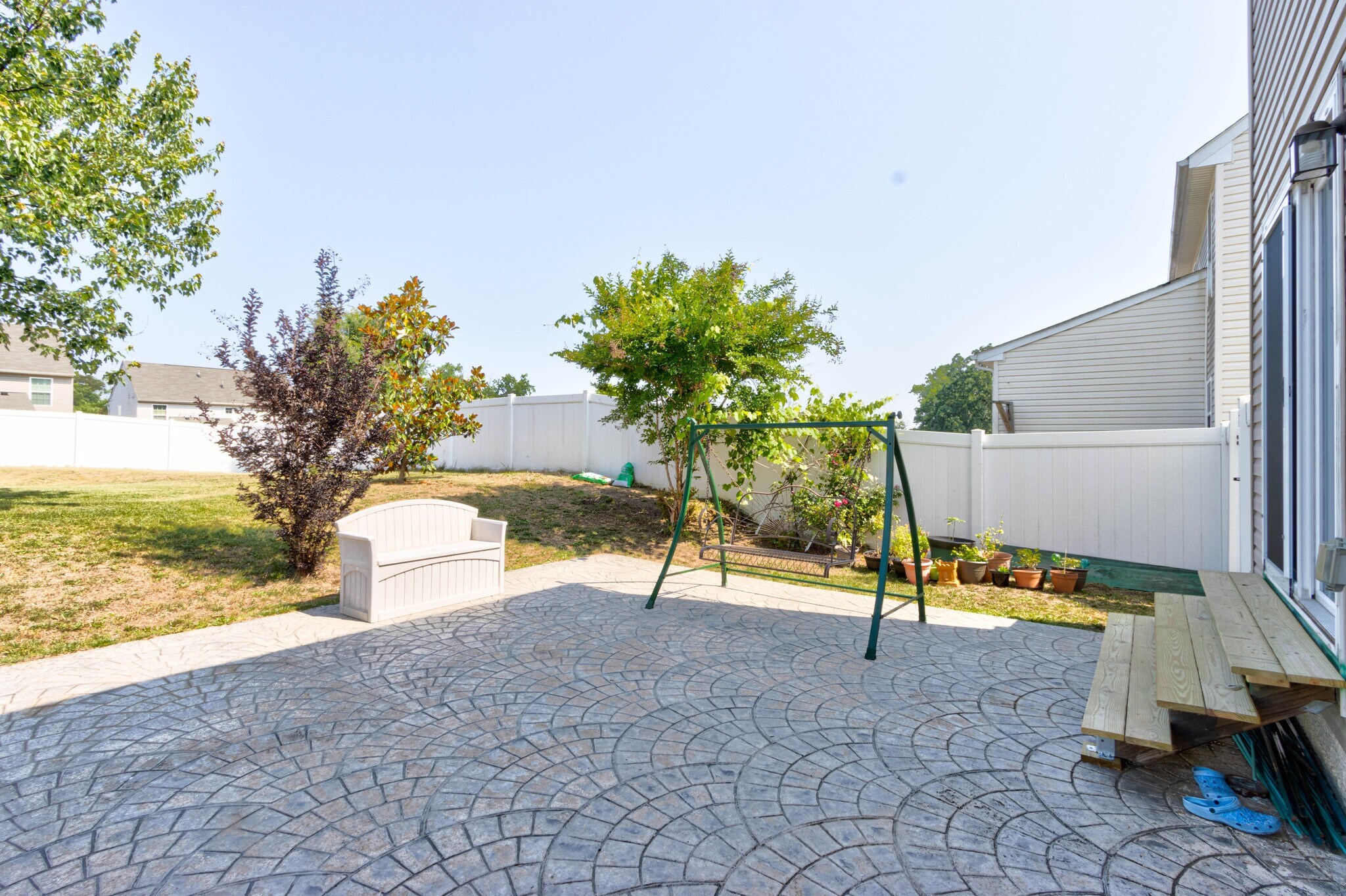 Building Photo - 7044 Lennox Ave