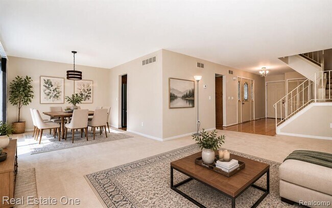 Building Photo - 1237 Oakwood Ct