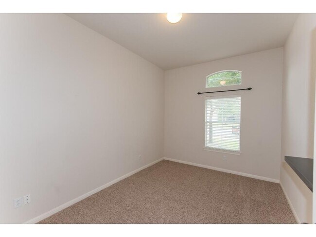 Building Photo - 812 Bent Wood Pl