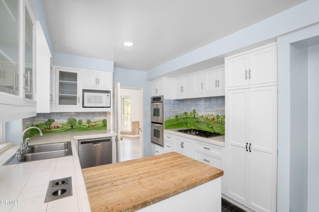 Building Photo - 12060 Laurel Terrace Dr
