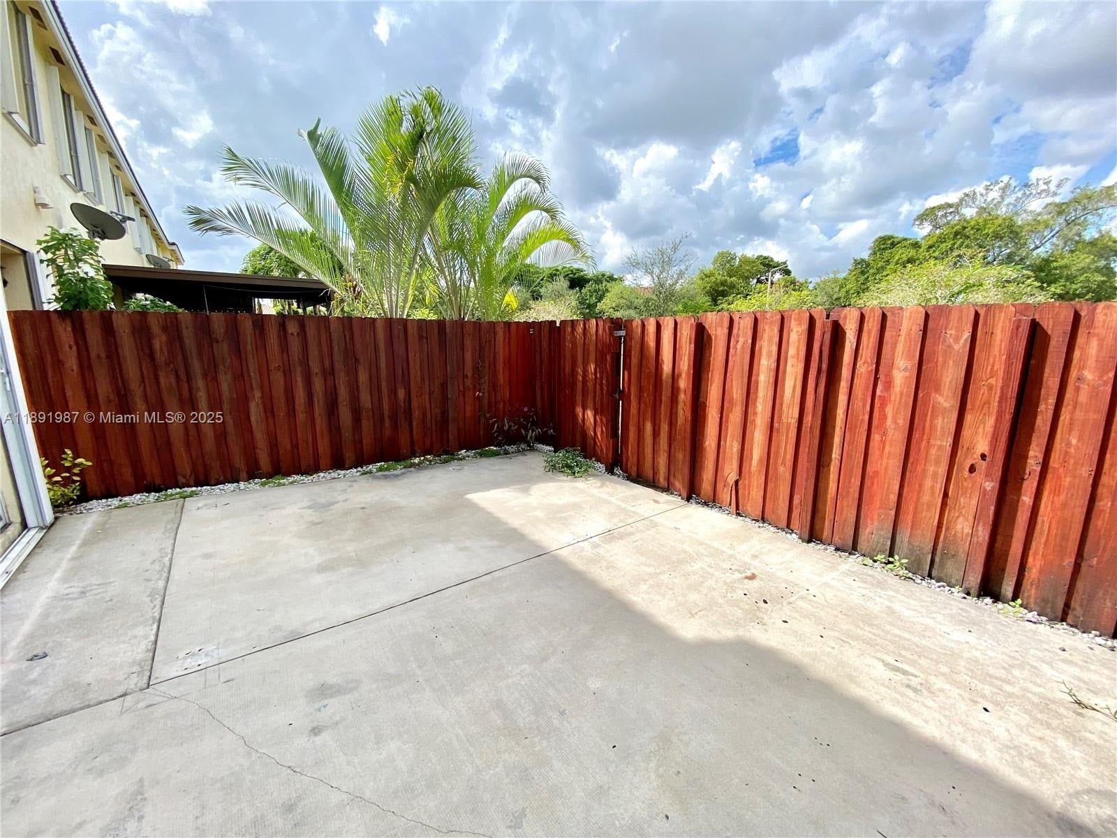 Building Photo - 990 NW 99th Ct