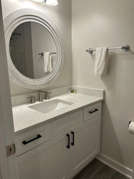 Building Photo - 1565 Pinebreeze Dr