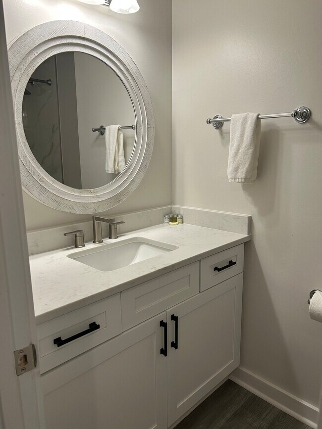 Building Photo - 1565 Pinebreeze Dr