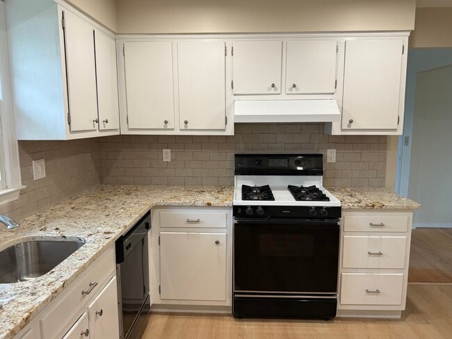 Building Photo - 60 Red Coach Dr