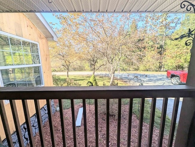 Building Photo - 43 Crestwood Dr