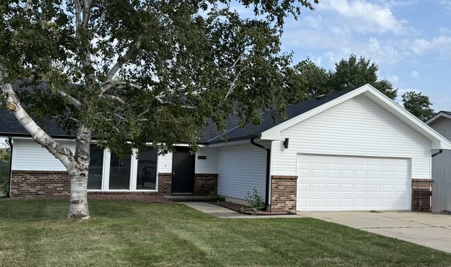 Primary Photo - 6606 S 108th Terrace