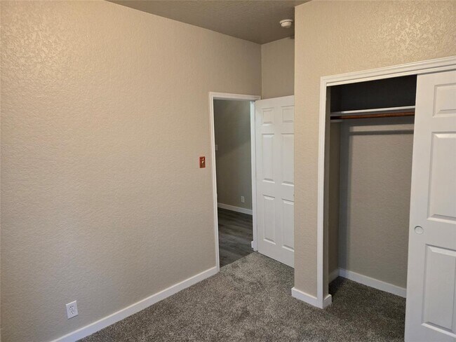 Building Photo - 12127 Medina Ml