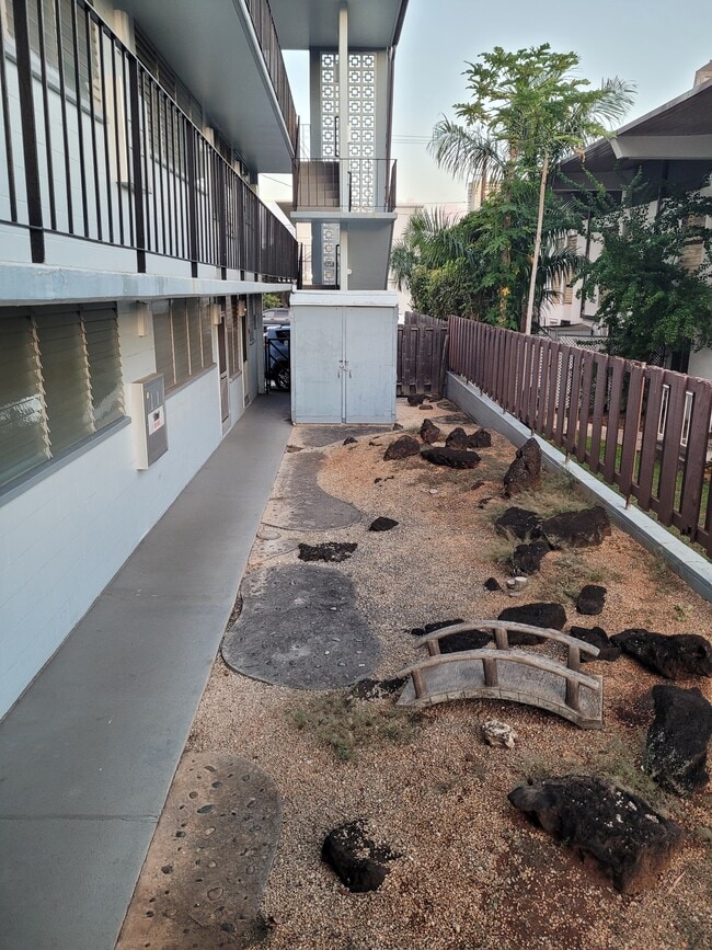 Primary Photo - 1526 Kewalo St