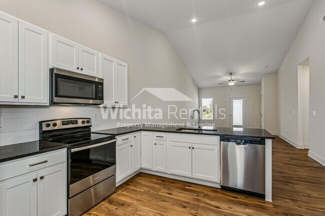 Building Photo - 12874-12874 W Wheatland Ct