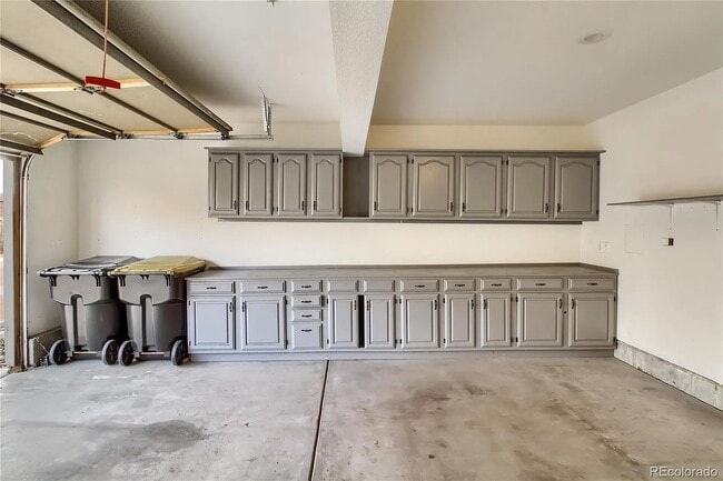 Building Photo - Stunning 3 bedroom townhome!