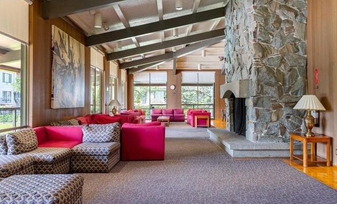 Building Photo - 6 Commodore Dr