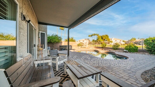 Building Photo - 1891 E Oasis Dr