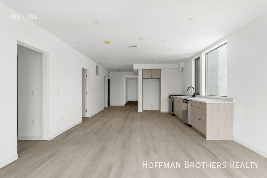 Building Photo - 3755 S Canfield Ave