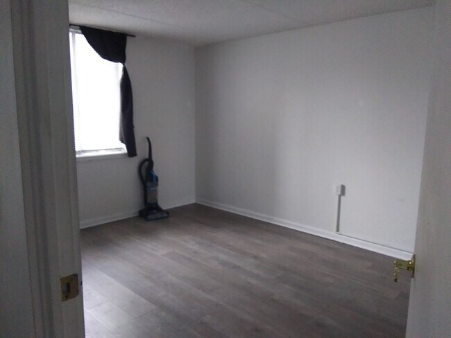 Building Photo - 1750 N Marywood Ave