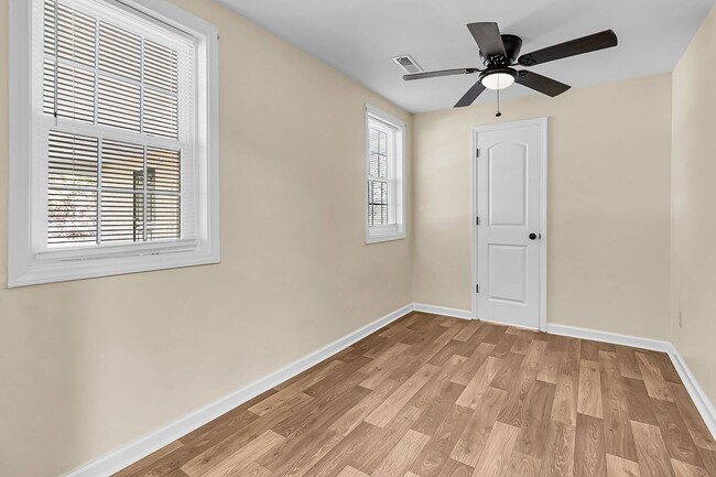 Building Photo - Tranquil Country Living on 2+ Acres — Spac...