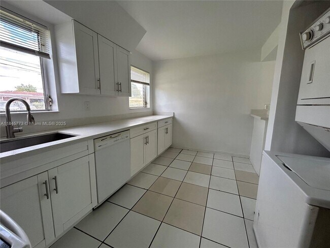 Building Photo - 3620 NW 35th Ave