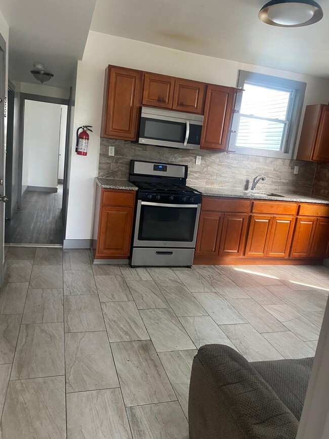 Building Photo - 158 Summit Ave