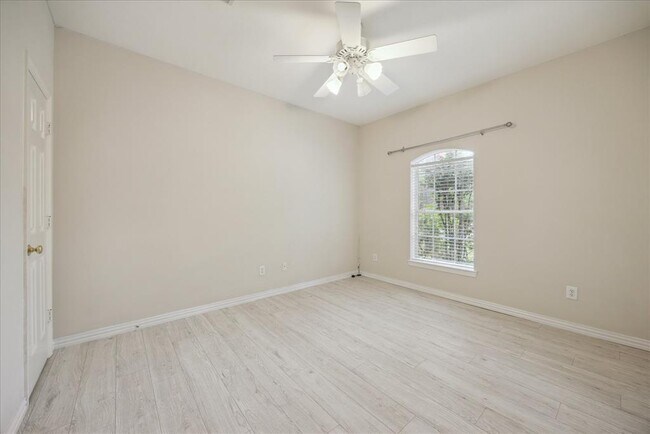 Building Photo - 4302 Ruttand Park Ln