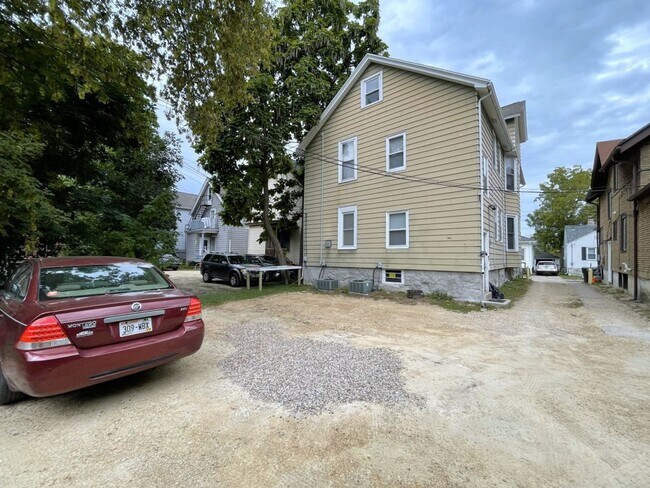 Building Photo - 1119/21 Bowen Ct.