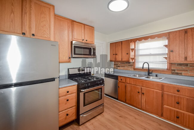 Building Photo - 2153 Wallace Ave