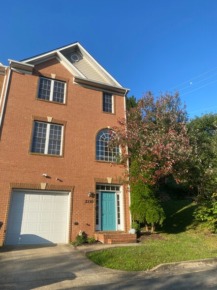 Primary Photo - 2110 Caroline St