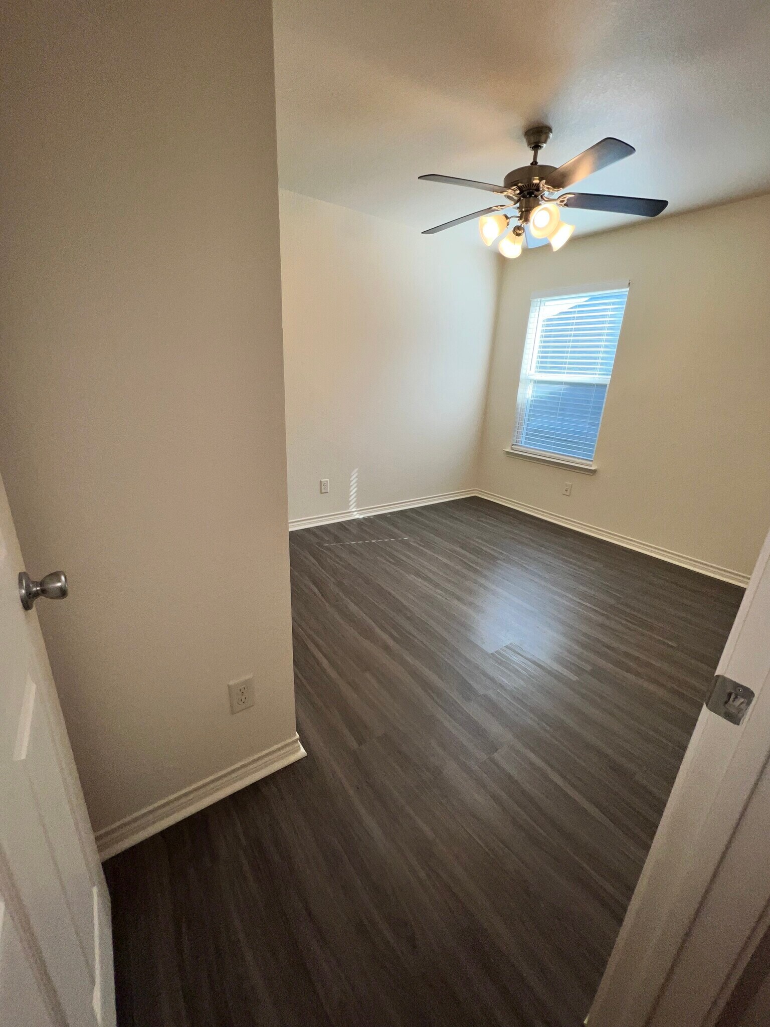 Building Photo - 5628 Humbert Ave