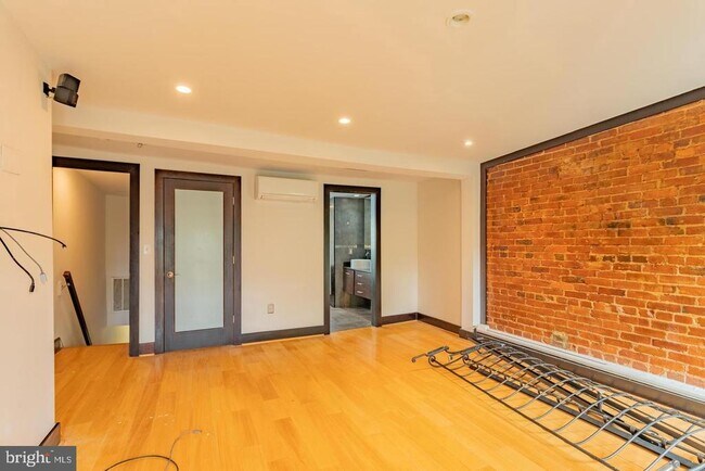 Building Photo - 1459 Chapin St NW