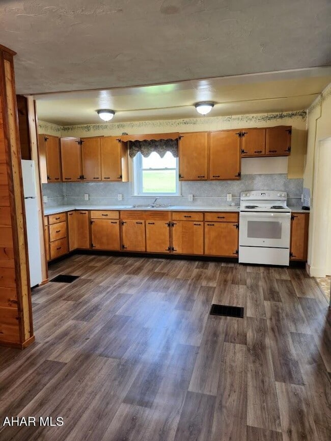 Building Photo - 470 Golden Rule Dr