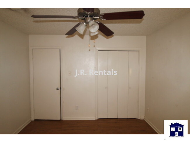 Building Photo - 825 Michelle Dr