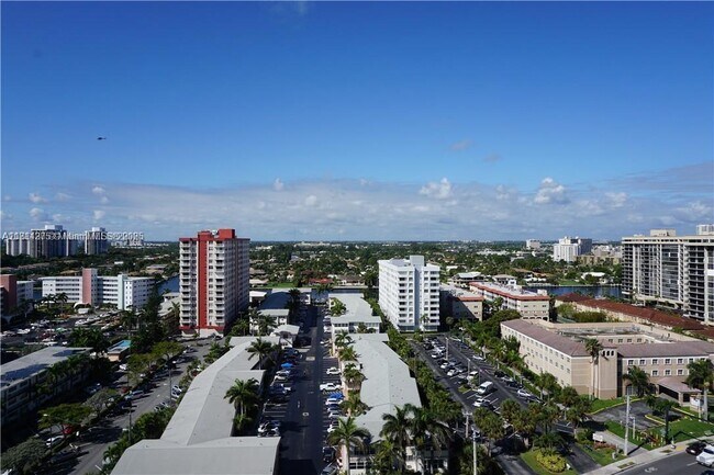 Building Photo - 3140 S Ocean Dr