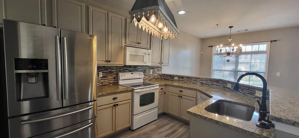 Building Photo - 45 Newnan Lakes Dr