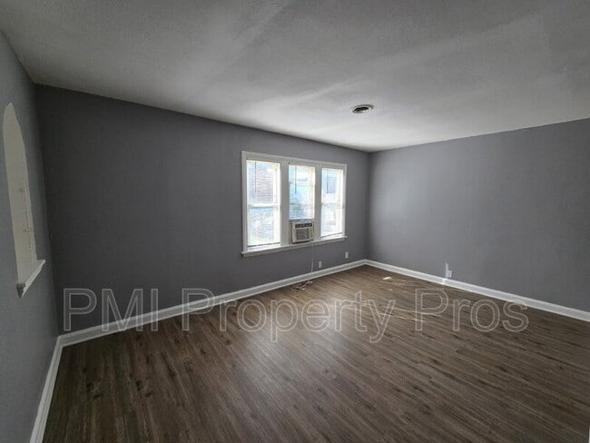 Building Photo - 2478 W Chambers St