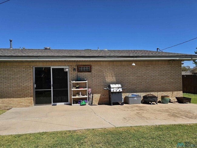 Building Photo - 217 W University Dr