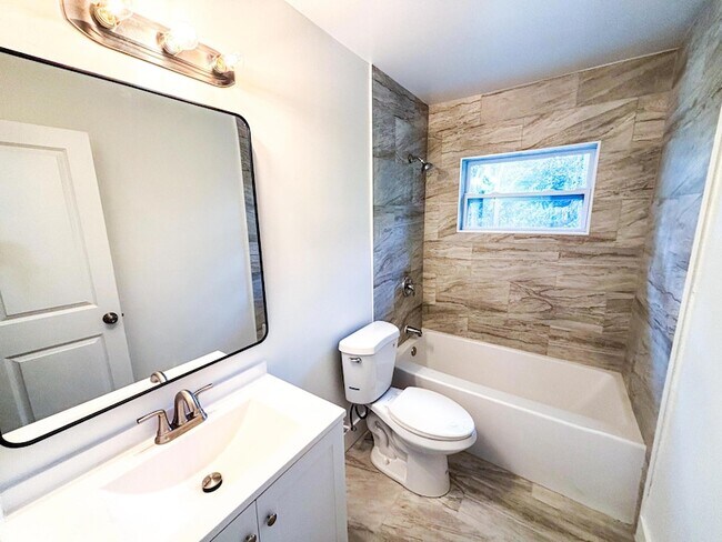 Building Photo - 2147 Sibley Ave