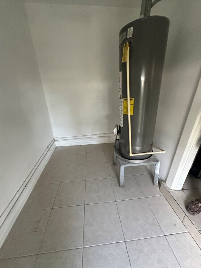 Building Photo - 3826 Botany Ln