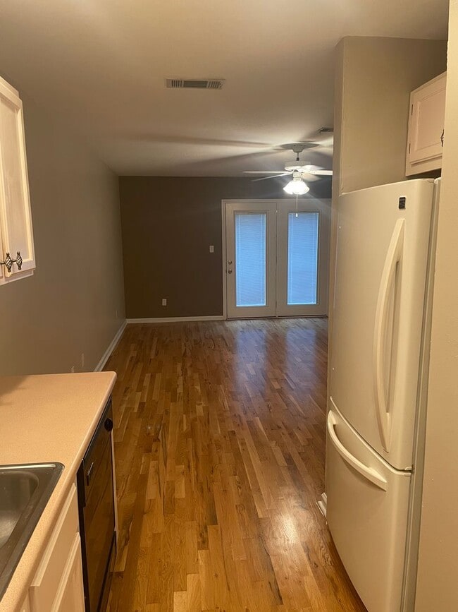 Building Photo - Huge 2/2.5 off Apalachee Parkway!