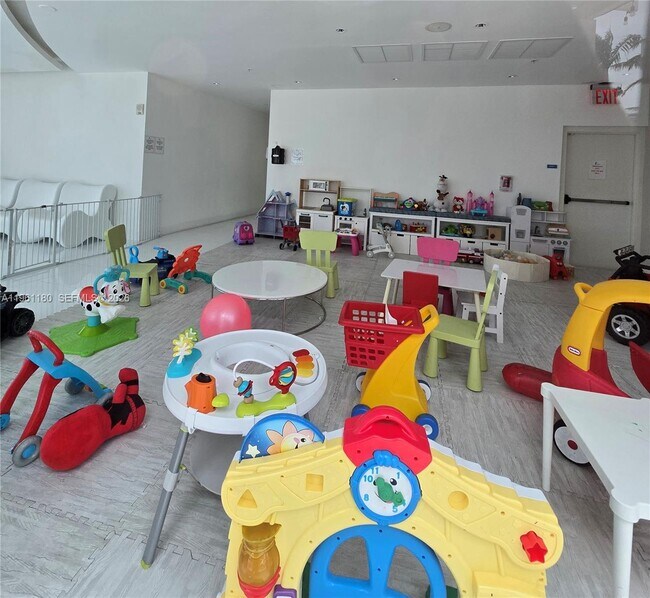 Building Photo - 601 NE 36th St