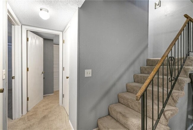 Building Photo - 26 Dogwood Cir