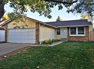 Building Photo - "Spacious 4-Bedroom Aurora Gem with Cozy Fireplace and 3 Full Baths!"