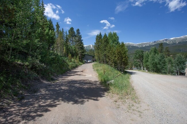 Building Photo - Peak 7 Home! Great Deck and Views! 9 month...