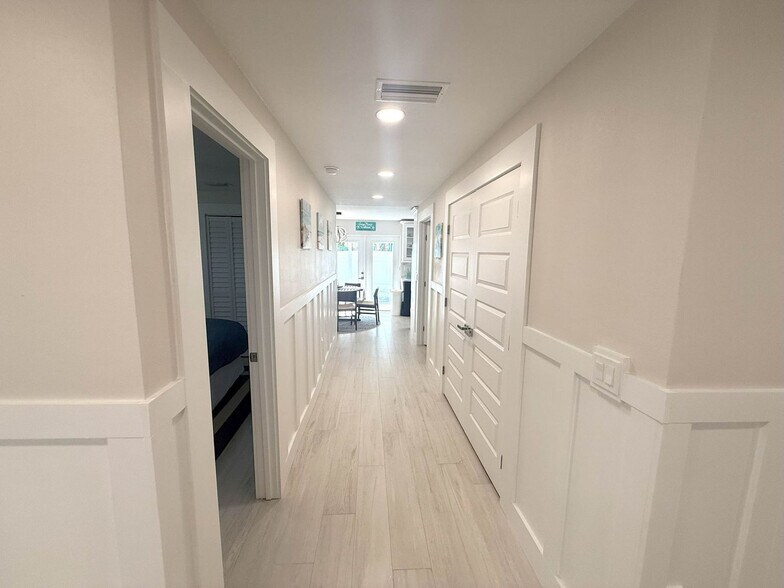 Building Photo - 3006 Gulf Dr