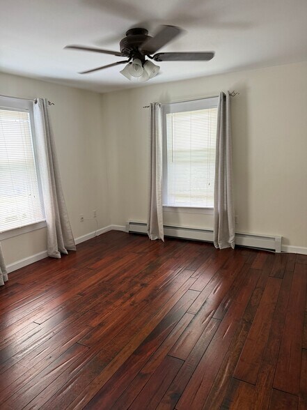 Building Photo - 322 N Elm St