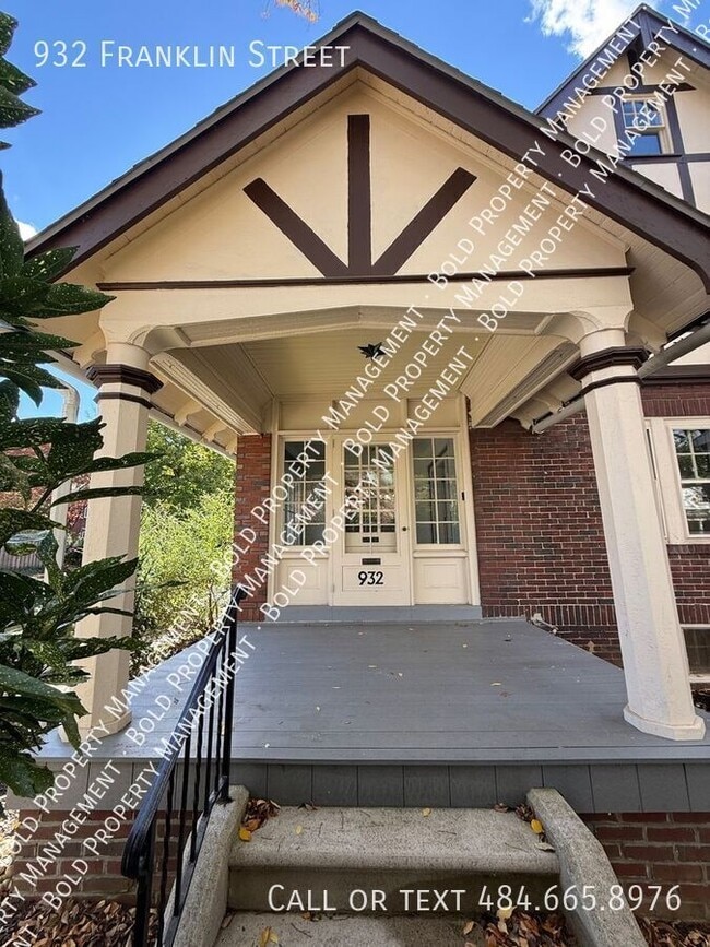 Building Photo - 932 Franklin St
