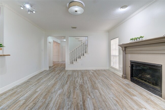 Building Photo - 1115 Enclave Square E