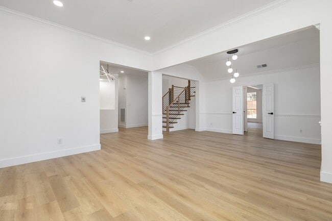 Building Photo - 2325 Flanders Ln