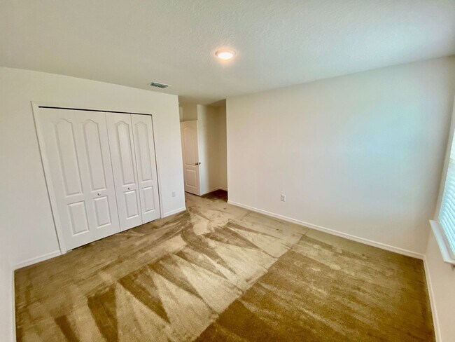 Building Photo - Beautiful Home for rent in Poinciana - 4 bed 2.5 bath plus large bonus room